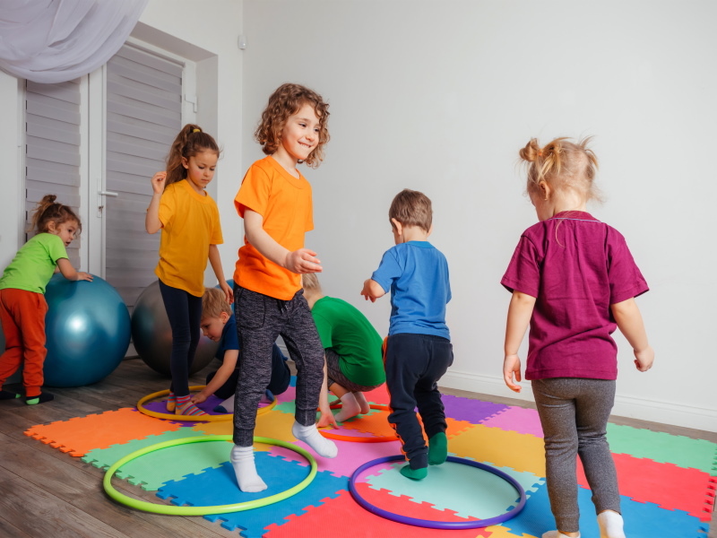 Bewegungsspaß für Eltern mit Kindern von 1 bis 3 Jahren